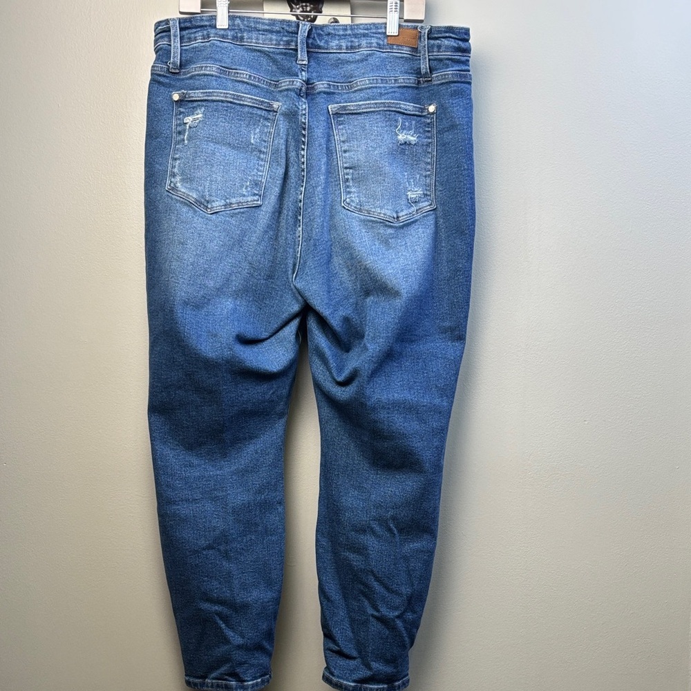 Judy blue Distressed Blue Jeans. Size 20 W. - Picture 4 of 7